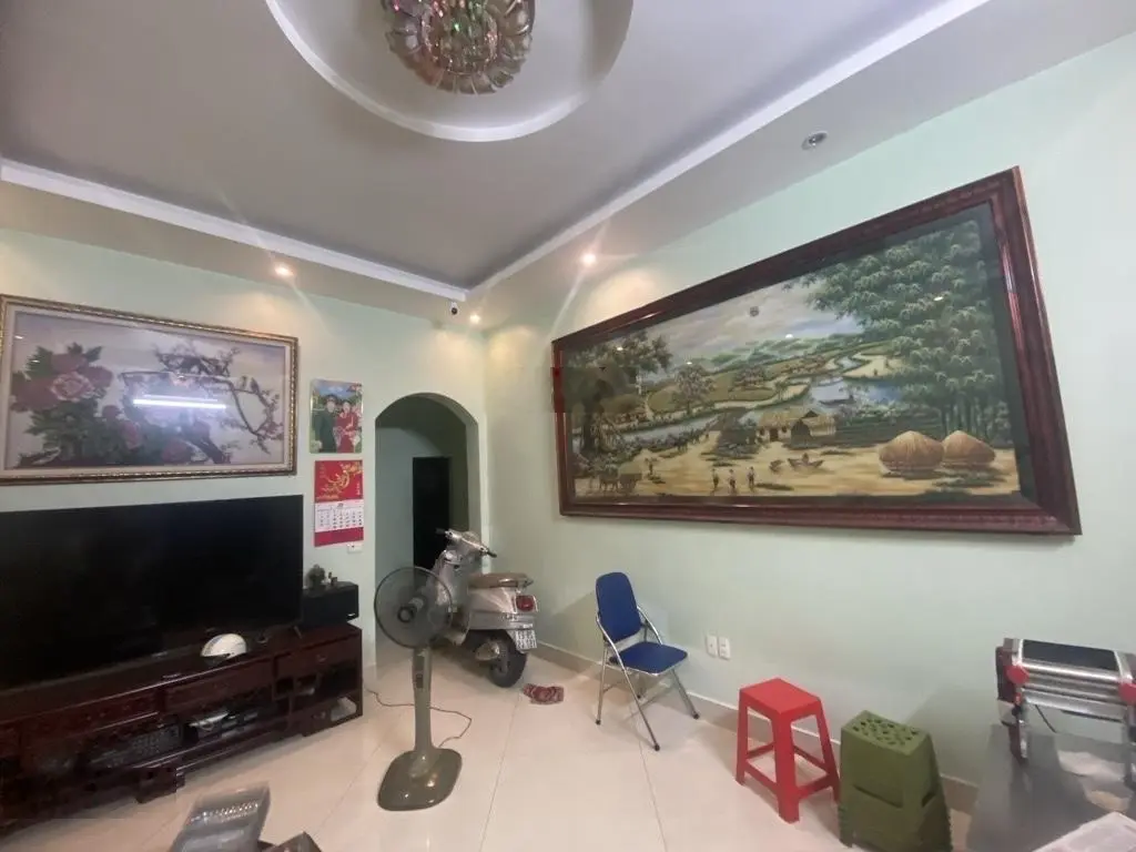 Bán nhà Khâm Thiên,Đống Đa.77m mặt tiền 10m chỉ 9,6 tỷ.Mảnh đất vàng,đầu tư hay ở đều ok