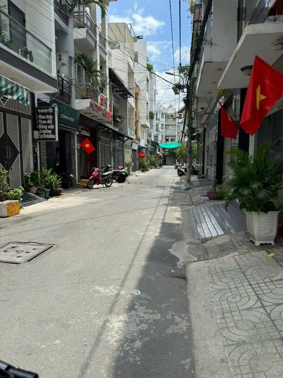 Nhà phố cần sang HXH quay đầu P. 15 - Tân Bình - 60m2 3 tầng chỉ 6.X tỷ