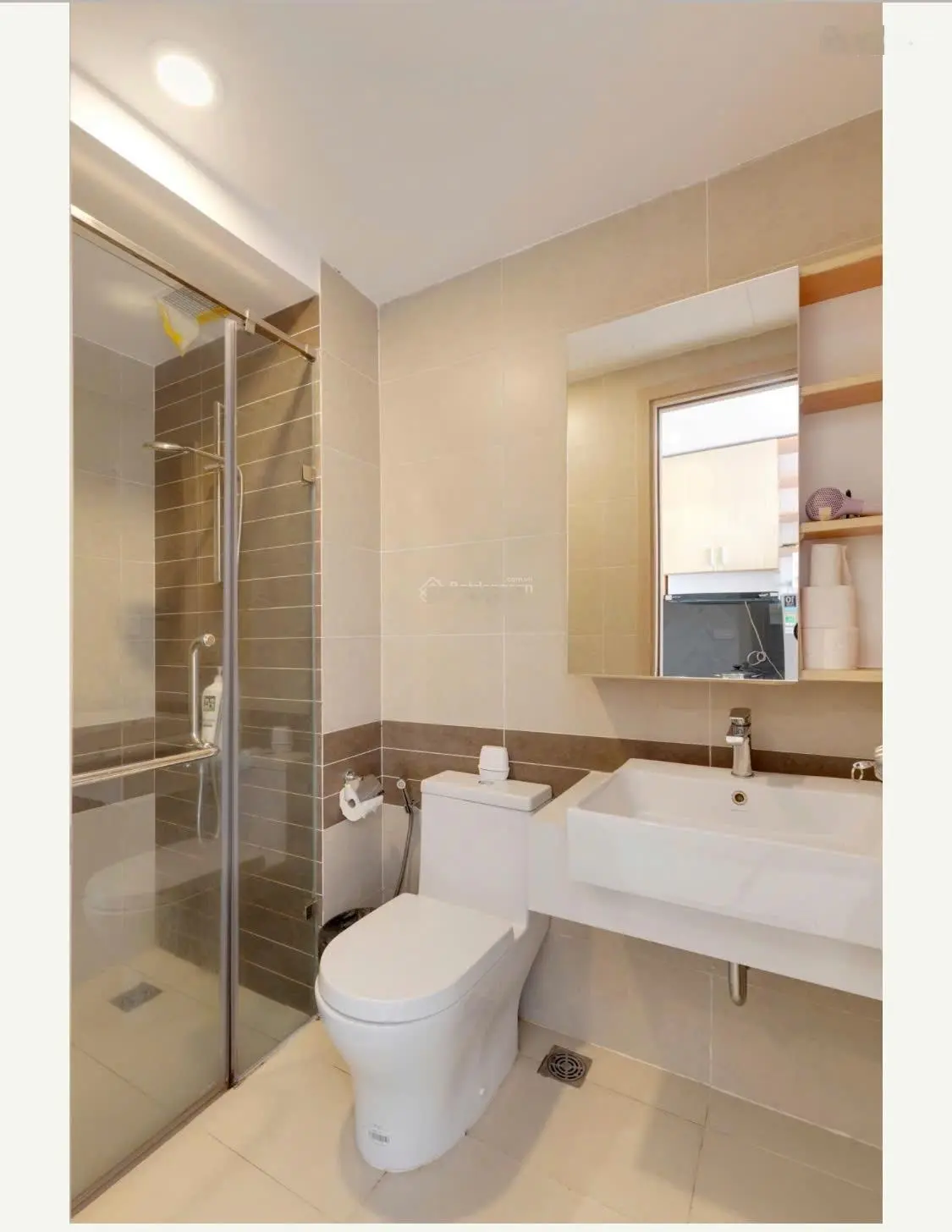 Bán gấp offictel River Gate; lầu cao view sông; full nội thất đẹp; giá 2.05 tỷ; LH: 0972 443 ***