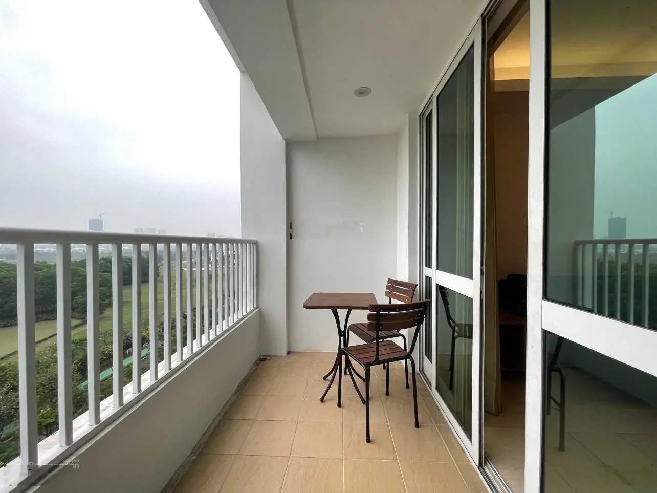 Chính chủ bán căn hộ view sân golf tòa P2 Ciputra, tầng cao hướng mát, nội thất nguyên bản