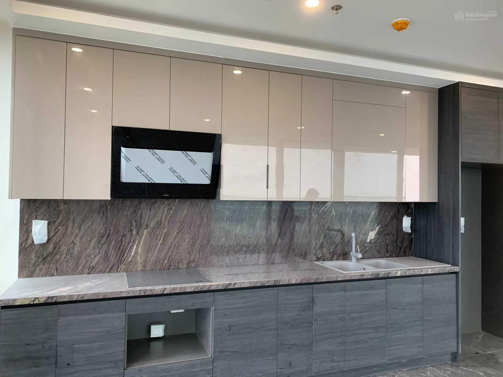 Cần bán căn 2706, 175m2 giá tốt nhất thị trường Sunshine Golden River. LH: 0989 846 ***