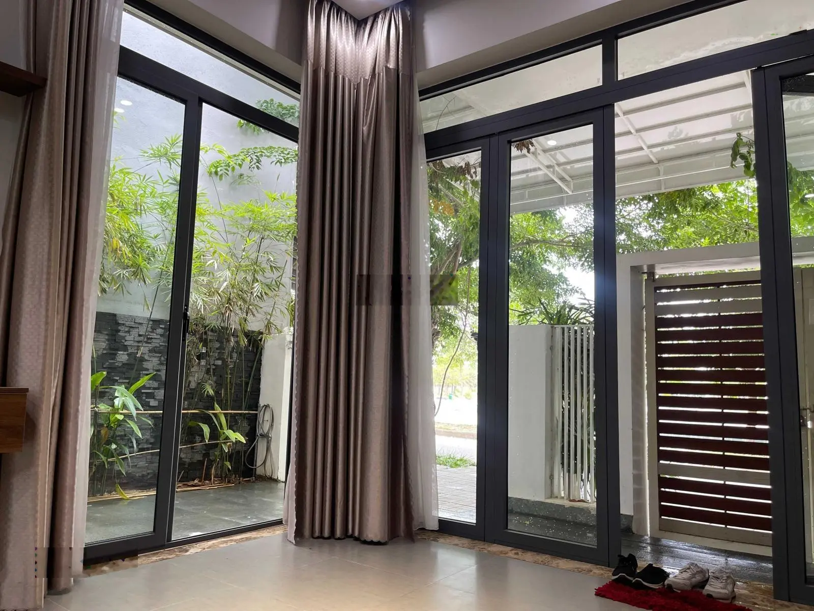 Bán nhà Ngọc Bảo Viên - Trương Quang Cận - đối diện bờ hồ