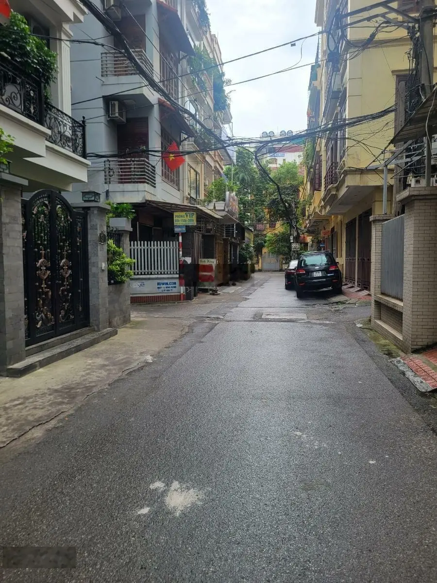 Bán đất phố Trần Quốc Hoàn, Quận Cầu Giấy. Đất vuông đẹp, ô tô vào đất, DT 45m2, MT 6m, 13,7 tỷ