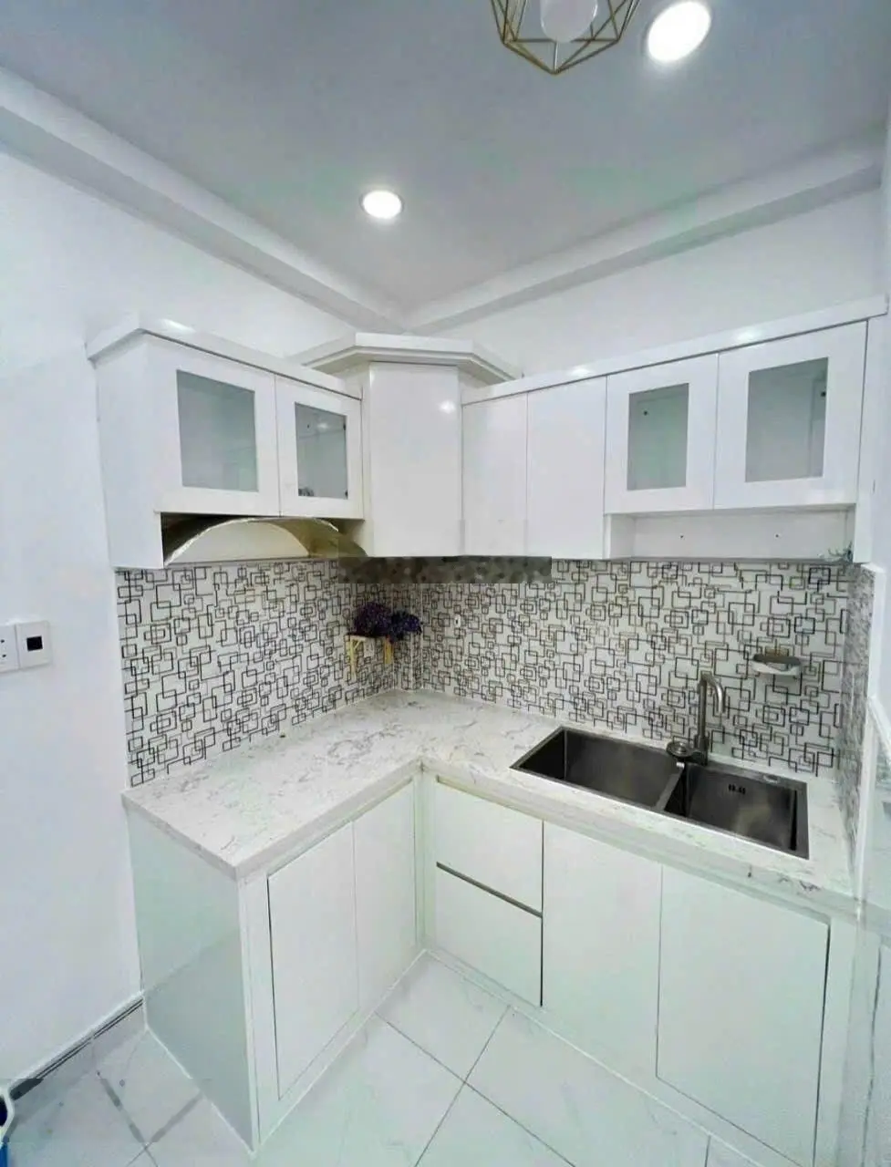 Cần bán gấp nhà hẻm 1806 TT Nhà Bè. DT: 4 x 9m, 1 lầu, 2 phòng ngủ, 2 WC, ban công view đẹp