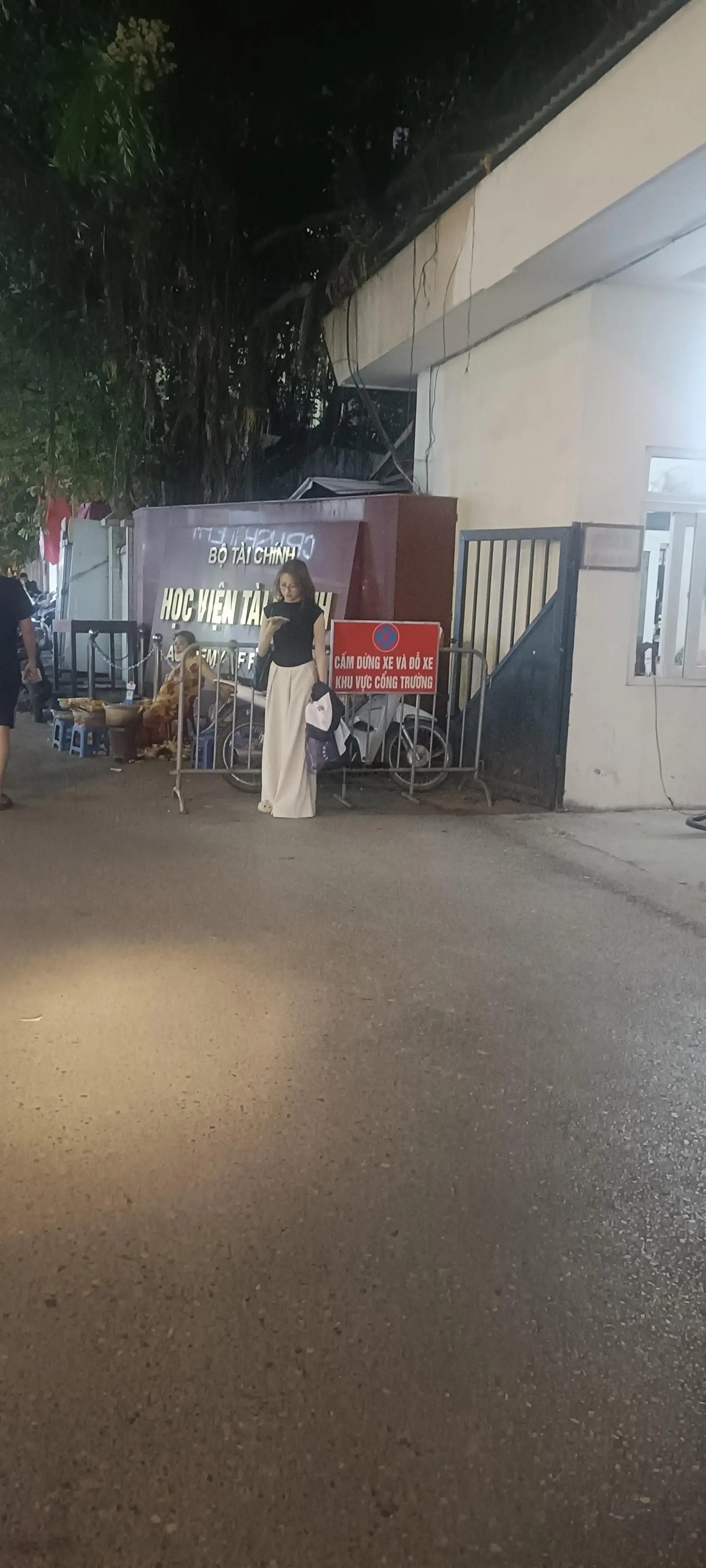 Bán nhà lê văn hiến (cổng hv tài chính). 45m2, 6 tầng, ô tô đỗ cửa, kinh doanh. giá 9.1 tý