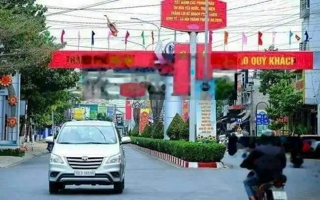 Chủ cần tiền bán lại biệt thự vip trong trung tâm hành chính TP Dĩ An, Bình Dương. DT 550m2. Giá rẻ