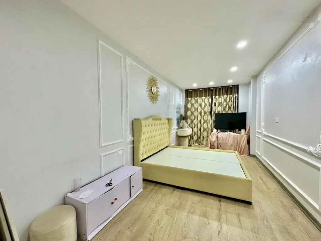 Nhà đẹp ô tô đỗ vào nhà viw hồ thoáng sáng giá hấp dẫn. Gần hồ linh Quang