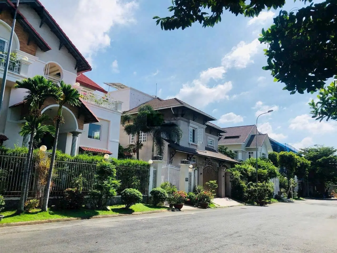 Villa sân vườn (DT 17x17m CN 278m2) chỉ 30.5 tỷ Trần Não, Bình An, Quận 2. 0901 882 ***