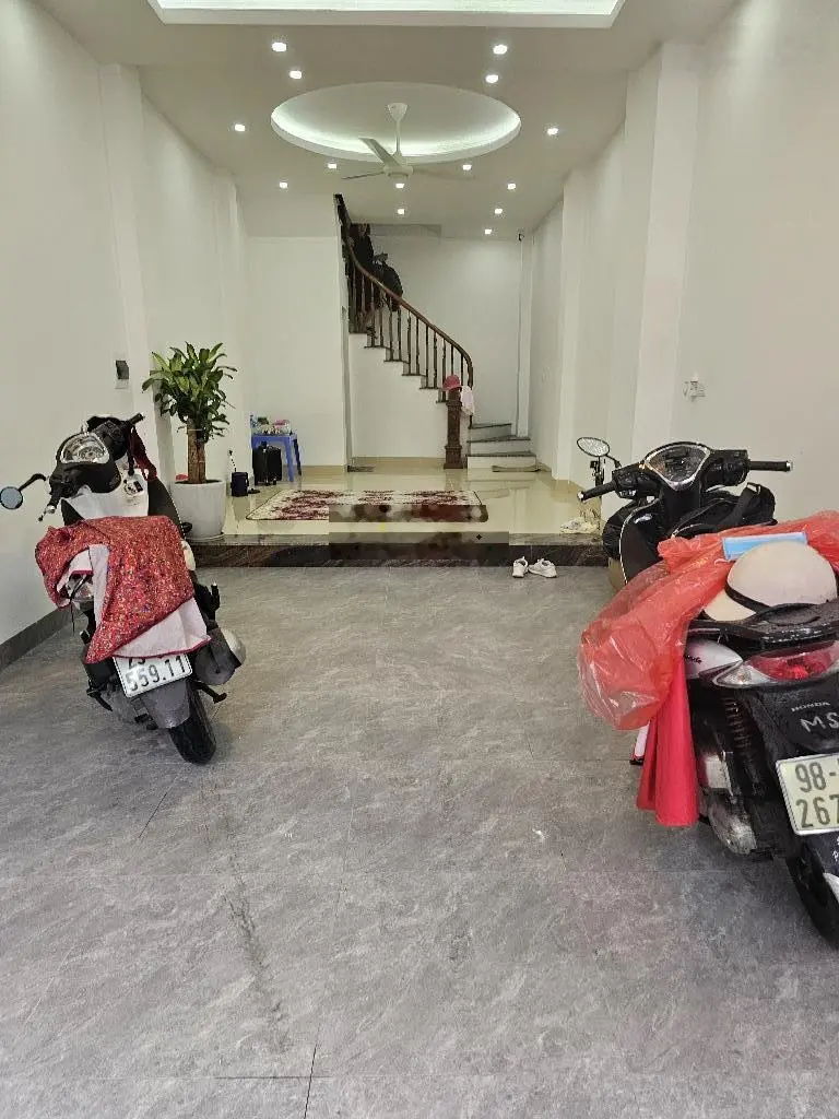 Bán nhà Bát Khối, Cổ Linh ô tô tránh ngõ thông kinh doanh tốt 44m2 x 5 tầng Gara ô tô đi bộ ra Aeon
