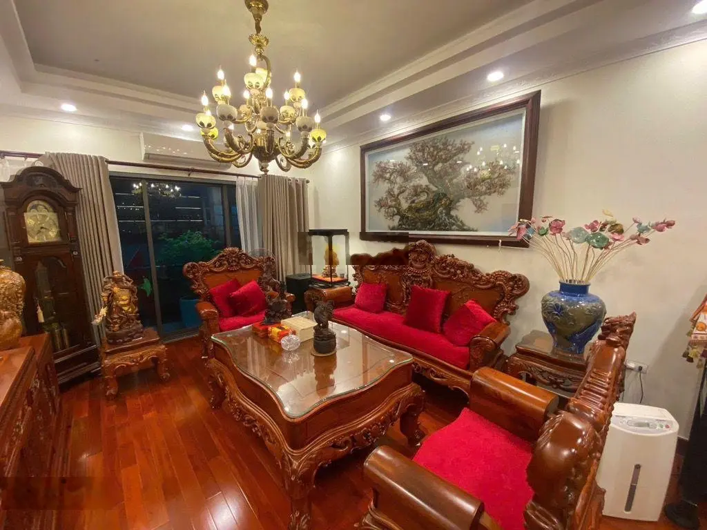 Bán gấp nhà Hồng Tiến, sát phố, DT 76m2 x 6 tầng x thang máy x 2 MT rộng, gara, tặng 2 tỷ nội thất.