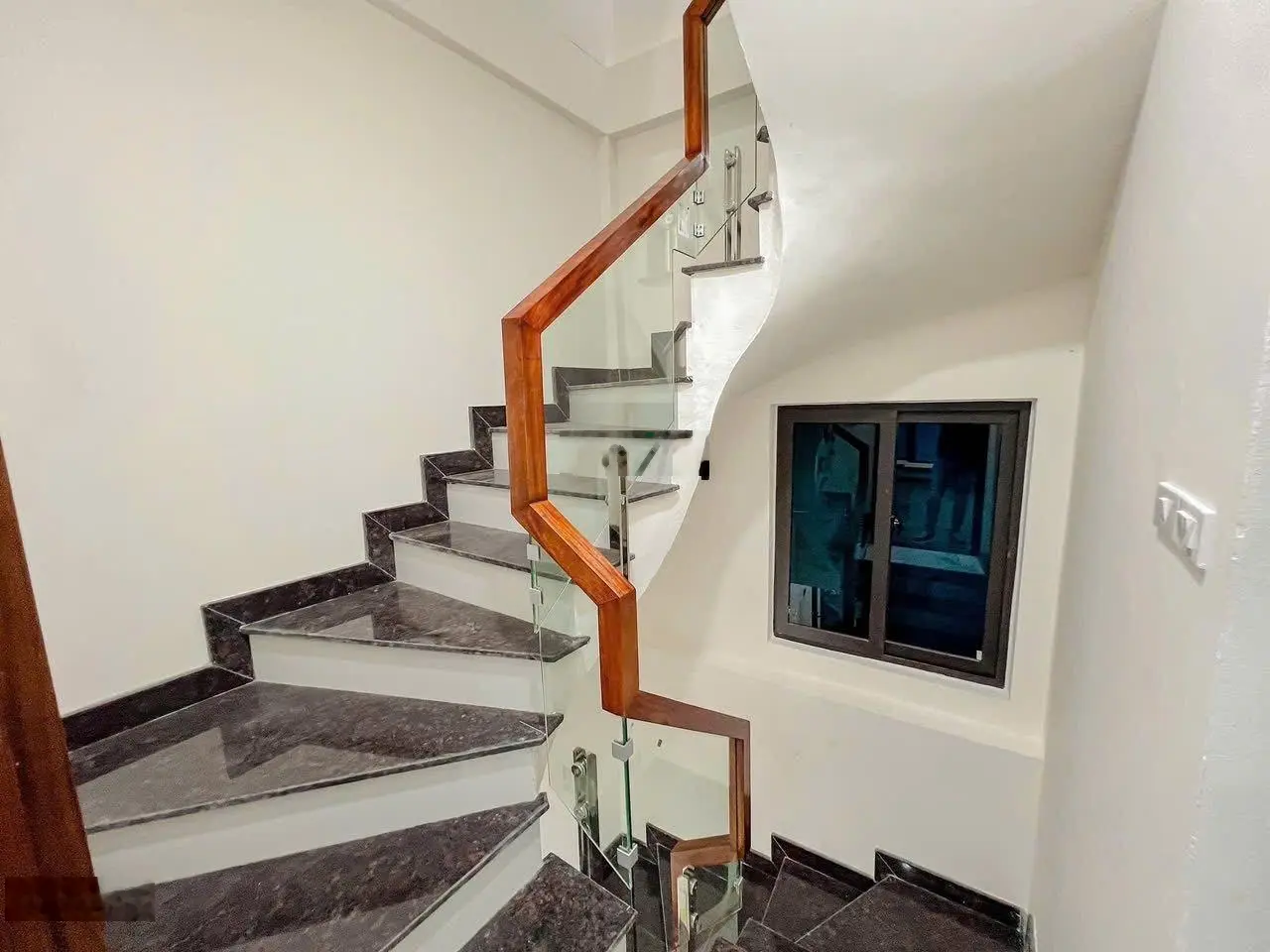 Hà đông ô tô đỗ cửa - sát phố - nhà đẹp - ở ngay - - dt 35 m -4 tầng -mt 3.5 - giá :7.2 tỷ