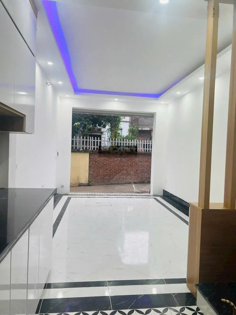 Gấp! Lì xì đầu năm! Giảm 200tr - Cần bán gấp nhà 4 tầng ngõ rộng, ô tô vào tận nơi - giá chỉ 2,6xtỷ