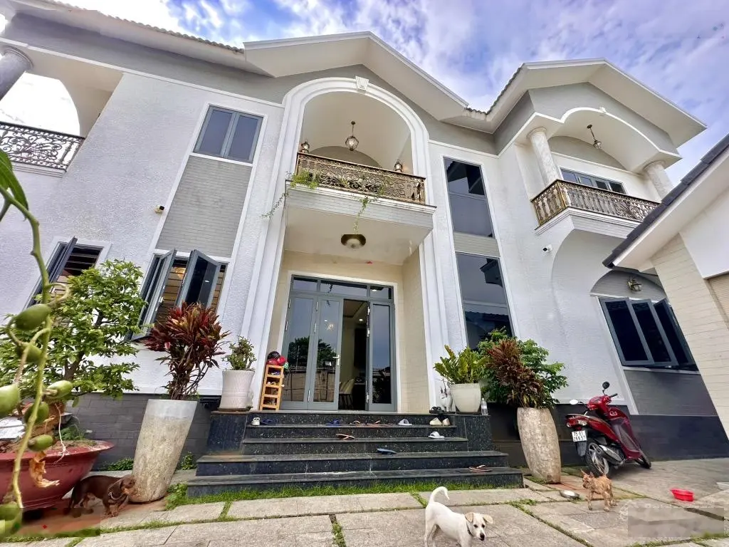 BIỆT THỰ SÂN VƯỜN VỊ TRÍ ĐẮC ĐỊA GIÁ 26tr/M2.. ...Tại đường vinh phú 38A Thuận an