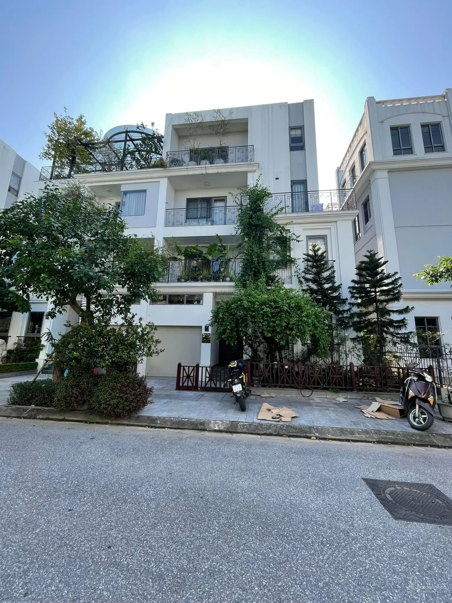 Bán căn biệt thự The Manor Central Park 202m2 sổ đỏ đầy đủ nội thất giá 69,5 tỷ có thương lượng
