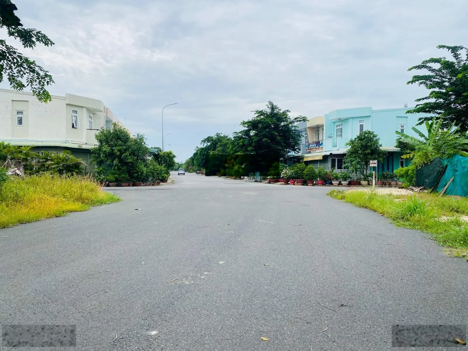 Lô đất 2 mặt tiền đừơng lớn 21m khu 4,5 Long Hưng City cần bán gấp 31tr/m2