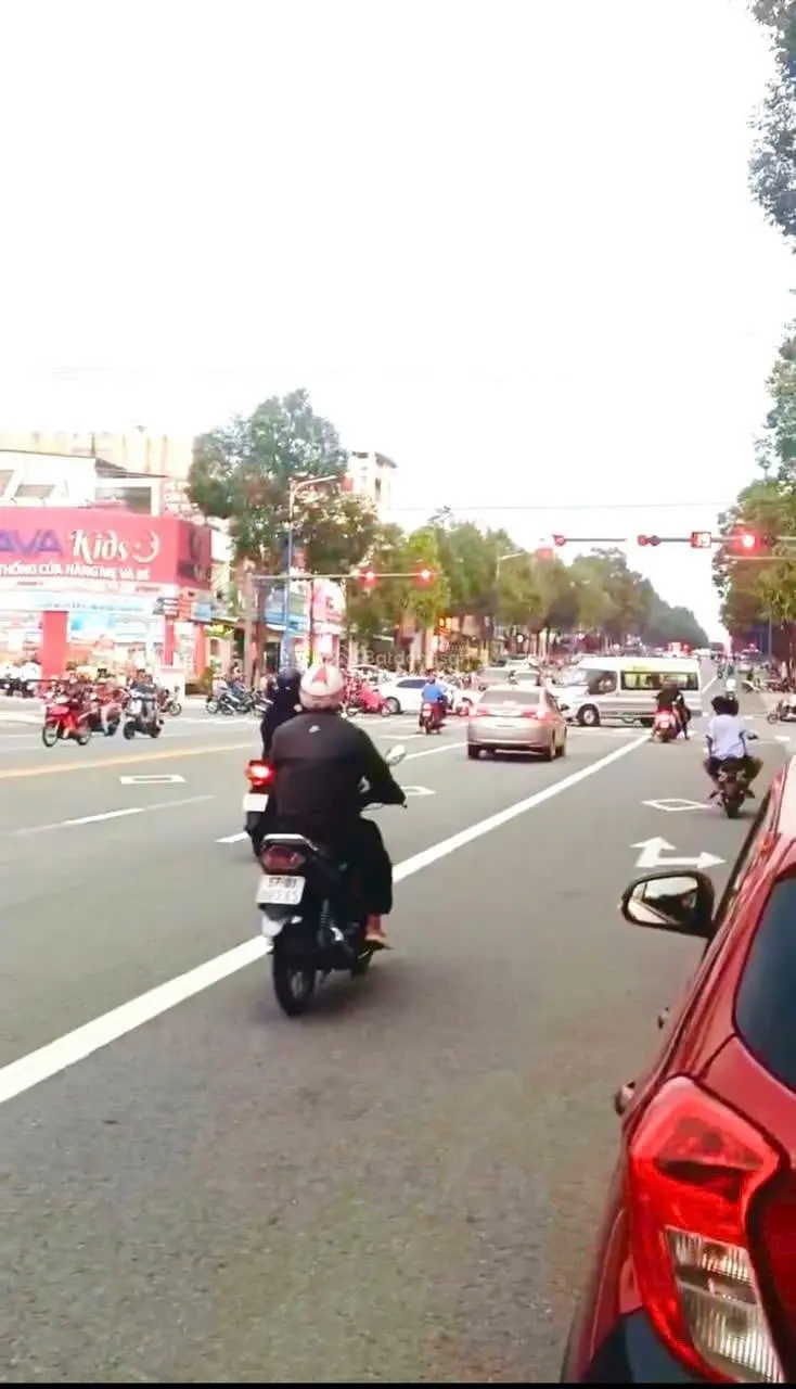 Bán đất MT NE8 (nhựa 36m) thông thẳng ra QL13 - 14, KD buôn bán cực phù hợp