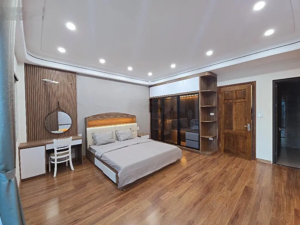 Bán nhà phố Đàm Quang Trung. Hàng xóm TTTM Aeon Long Biên. Nhà 6 tầng. Gara ôtô. DT 50m2 MT 5m