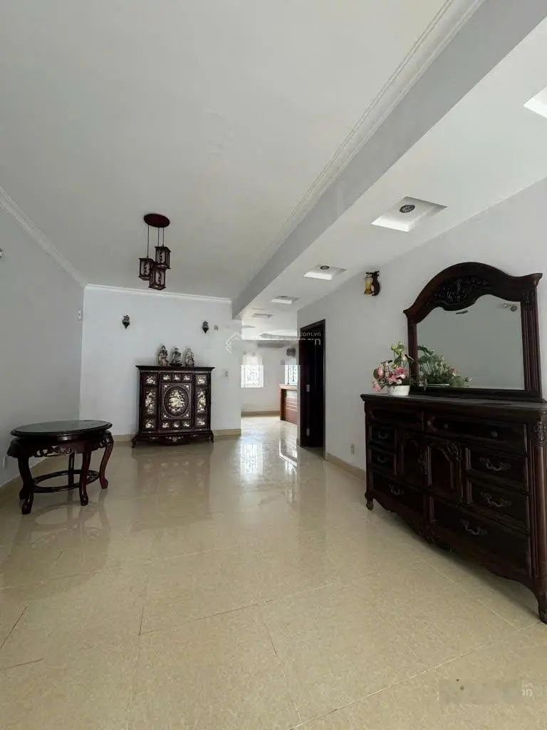 Biệt thự căn góc 4 tầng Quận 7 ngang gần 20 m, hơn 300 m2 thổ cư, 27 tỷ