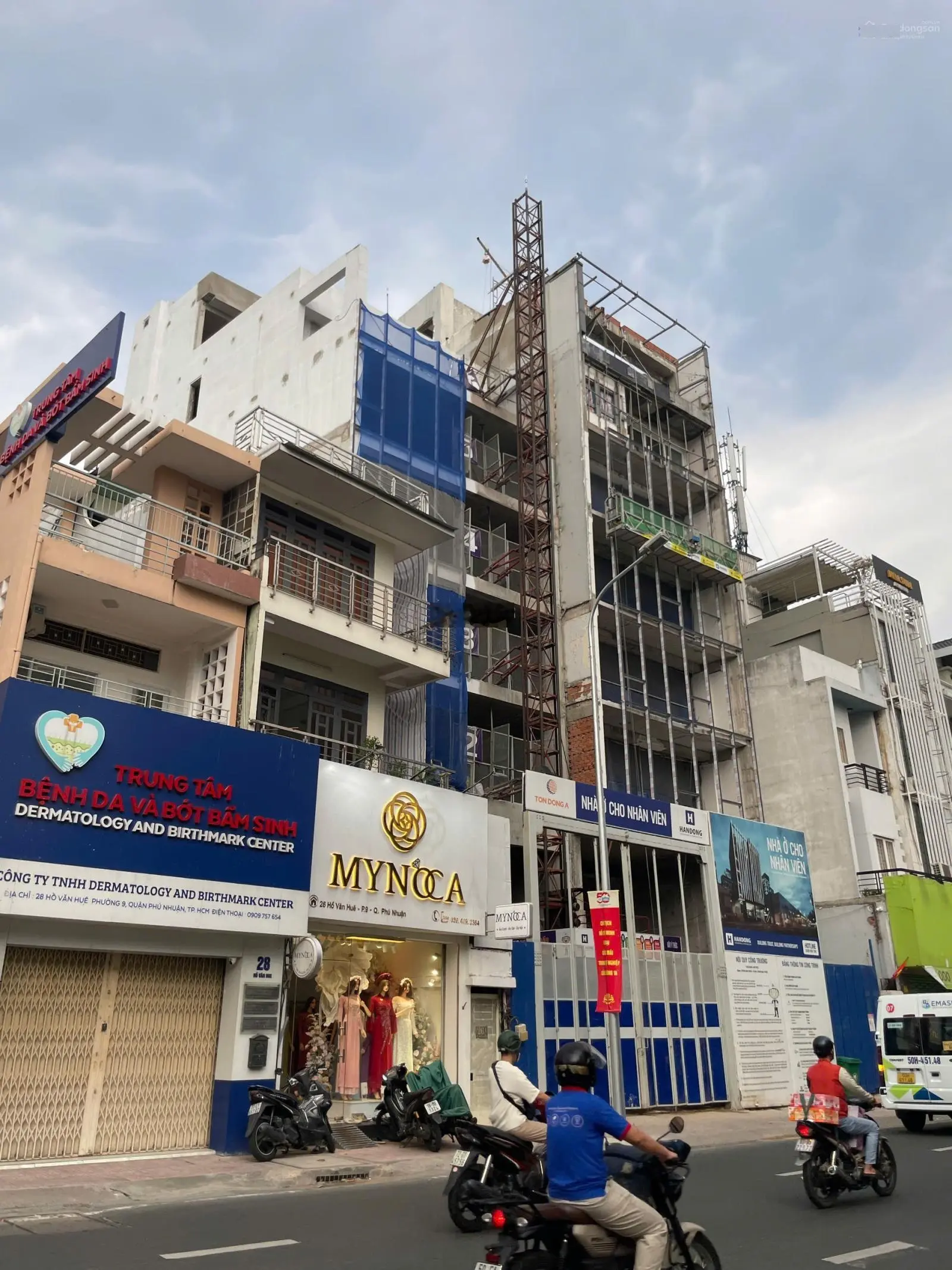 Siêu phẩm Mặt tiền Hồ Văn Huê ngay Hoàng Văn Thụ. Nhà cấp 4, DT 4x20m - sầm uất bậc nhất Phú Nhuận