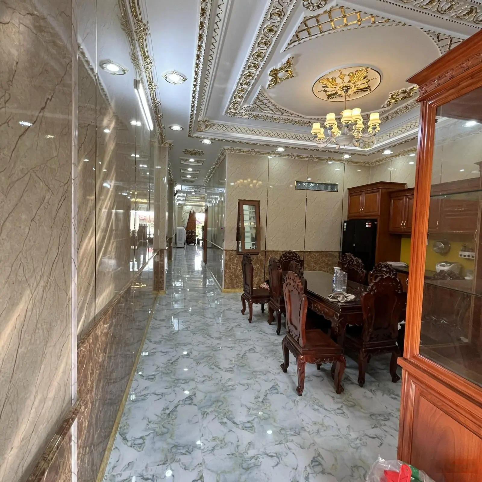 Bán Nhà 3 Lầu Hoàn Công 12pn full Nội Thất Cao Cấp Trung Tâm Tp Thuận An Bình Duong