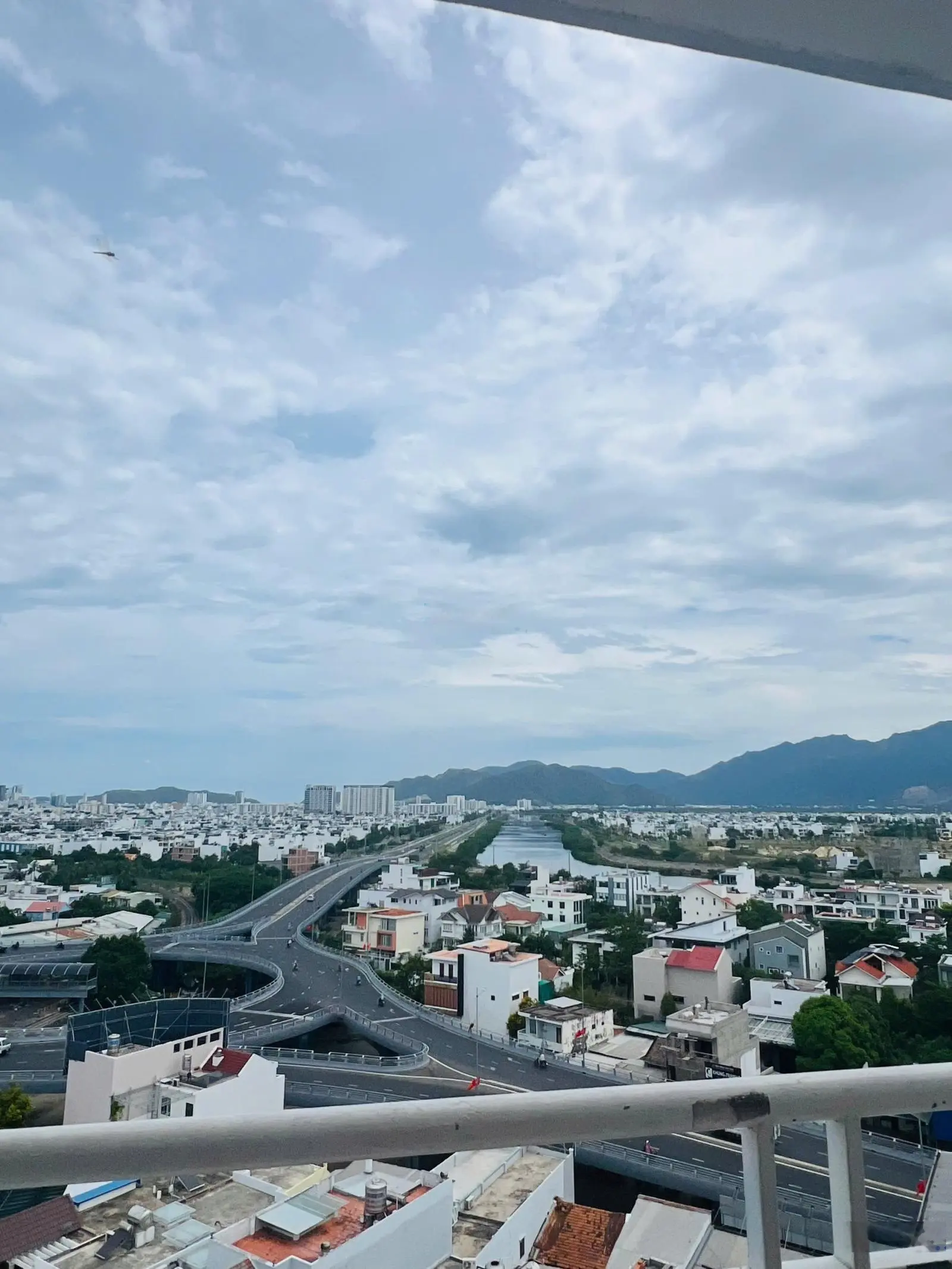 Bán căn hộ CT1 Vĩnh Điềm Trung - căn góc - view vòng xoay và siêu thị Go đẹp tuyệt vời - giá 1,5 tỷ