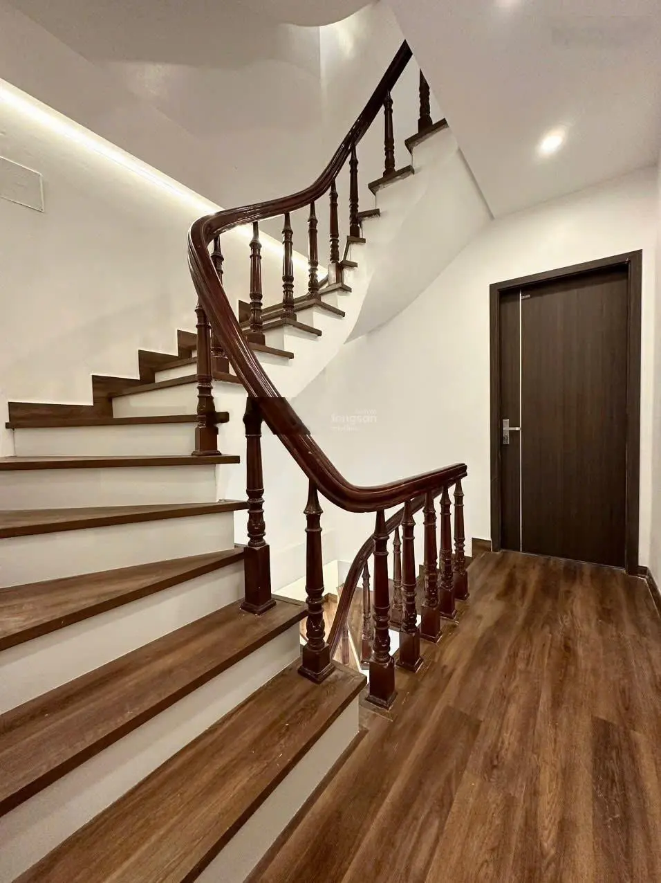 HÀNG HIẾM-CĂN MẶT NGÕ OTO TUYẾN TRUNG TÂM, PHỐ LÊ LỢI