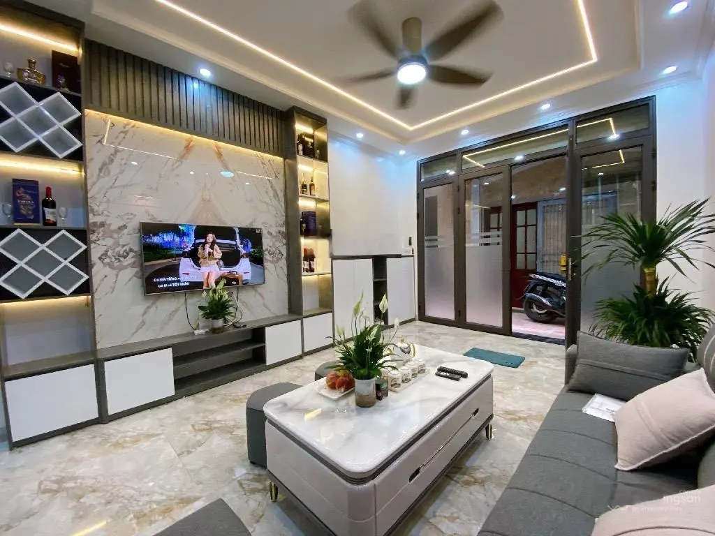 Bán nhà tại Xuân Thuỷ, Cầu Giấy. Diện tích 34m2, giá 4,8 tỷ