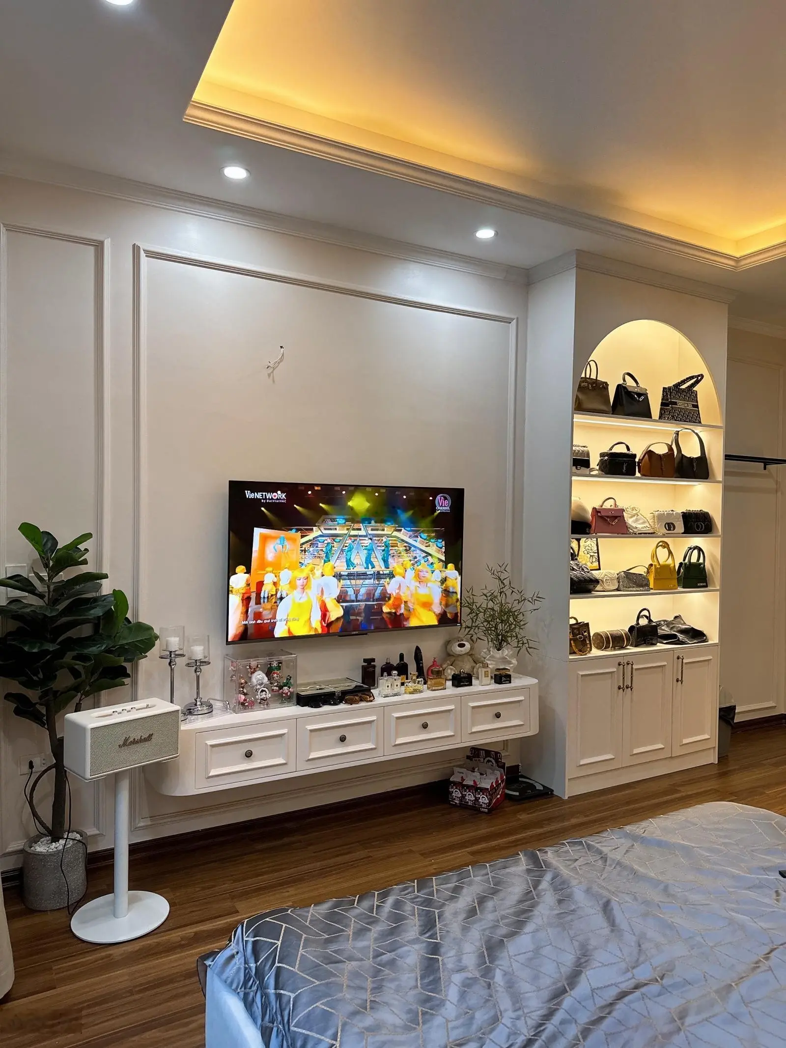 Chính chủ cần bán nhà 5 tầng full nội thất vip ngõ 264 ngọc thuỵ.