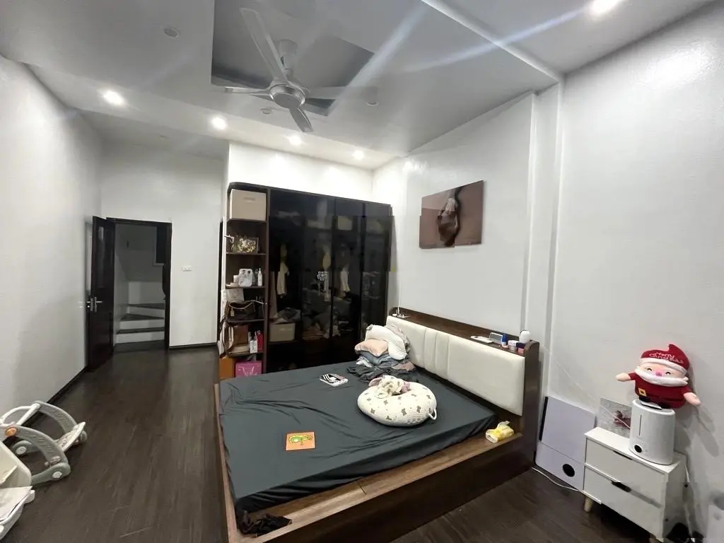 Nhà đẹp thái thịnh -- 50m ra ô tô -- sát phố -- chủ thiện chí bán -- giá nhỉnh 8 tỷ