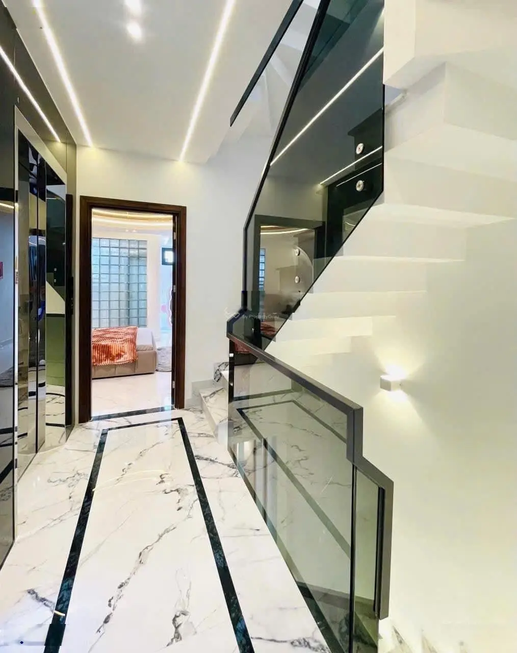 Bán gấp nhà Bình Chánh 90m2 2tỉ990, 1t1l, 4PN, Đang cho thuê 10tr/1thg, SHR