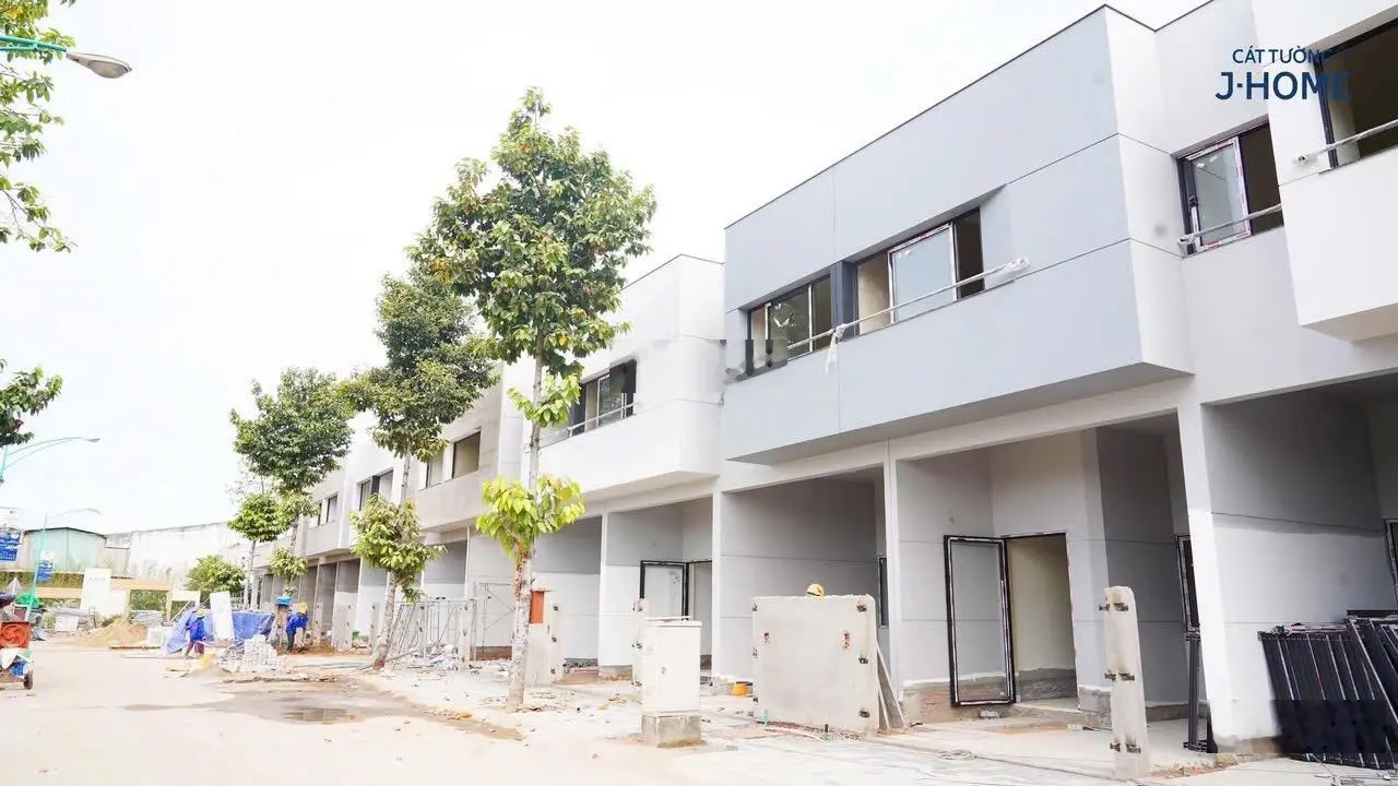 Nhà phố cao cấp J-Home nằm ngay mặt tiền đường DT 743, full nội thất, thiết kế kiểu Nhật, đã có sổ