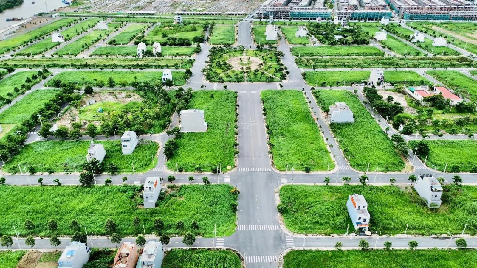 Siêu phẩm lô đất nằm gần quảng trường chính, trục thông với đường số 5 cổng chính DÁ giá chỉ 2tỉ TL