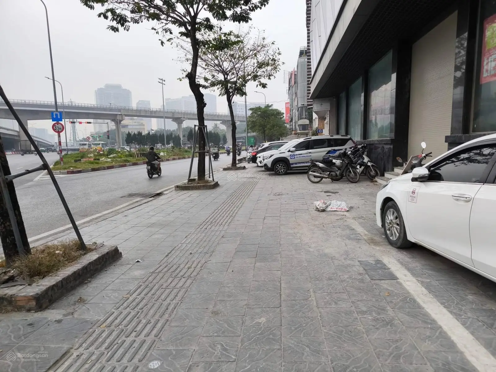 Chủ nhà gửi bán tòa văn phòng mặt phố Hồ Tùng Mậu: 340m2, 8 tầng, MT: 38m. Giá: 288tỷ