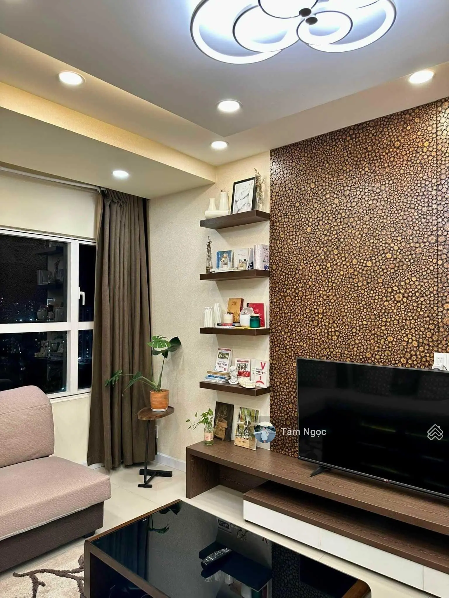 Chủ nhà nợ bank cần ra gấp CC Sunrise City Q. 7 - DT 105.75m2 - 2PN, 2WC