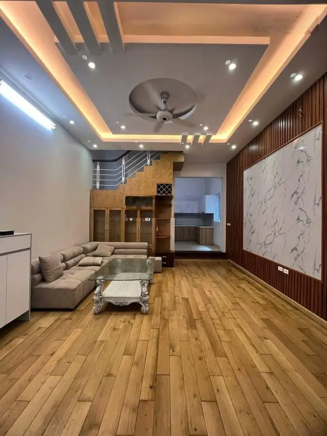 **chính chủ - cắt lỗ cần bán gấp - căn nhà đẹp - trần cung - hoàng quốc việt - tặng full nội thất