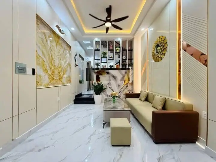 Lô góc phố Chùa Láng, mặt ngõ nông gần phố, cách ô tô chỉ 45m, 3 gác tránh, dt 40m2* 5 tầng