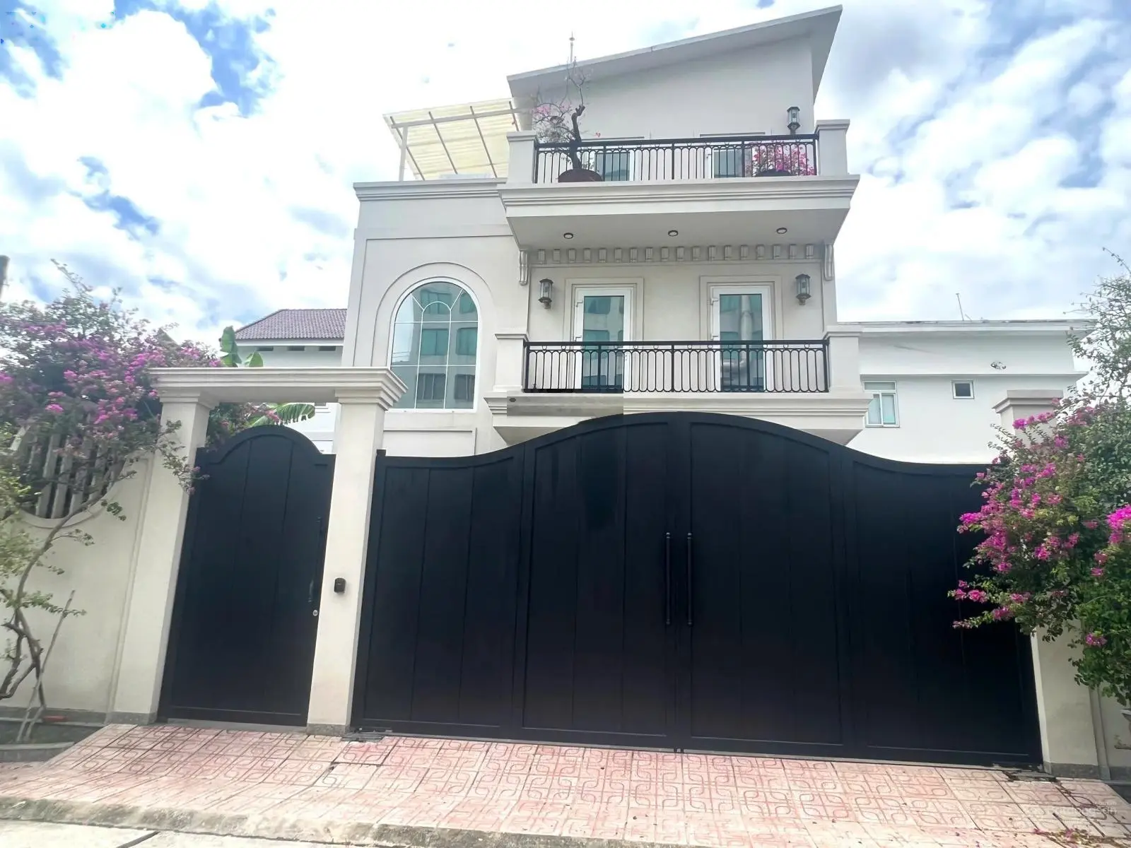 Giảm 5 tỷ bán biệt thự mới vip full NT, hồ bơi khu compound 12x25 (300m2) HDT 90tr/th giá chỉ 45 tỷ