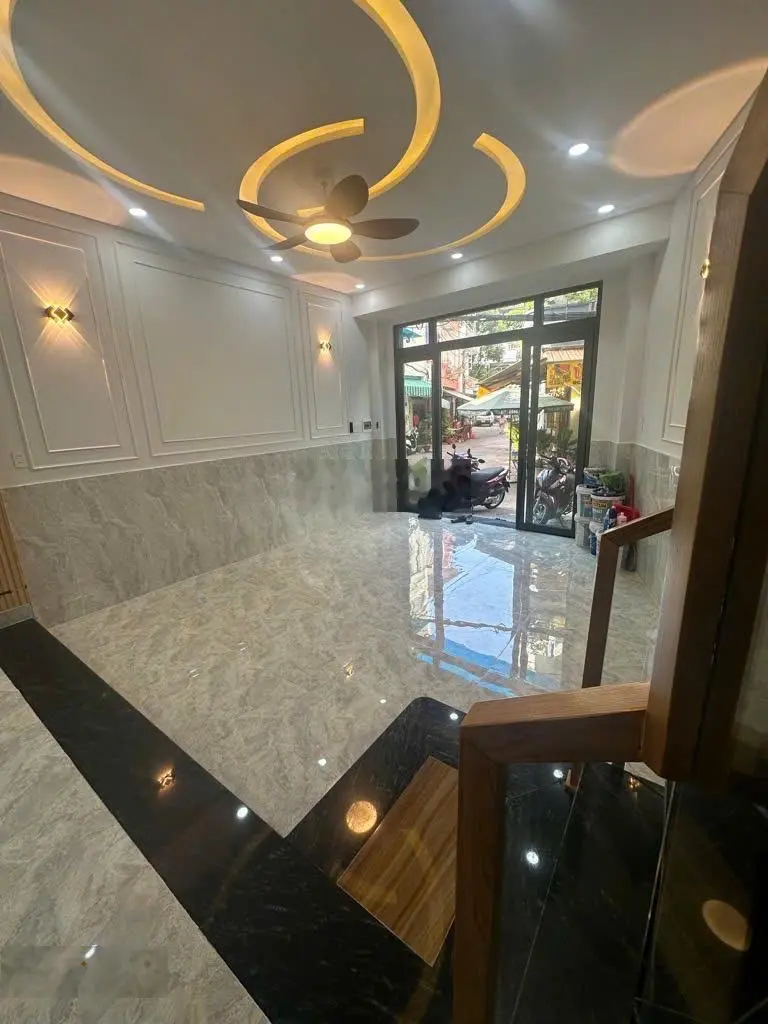 Nhà mới đẹp vào ở ngay, sát Tân Vĩnh Phường 4 Quận 4. 45,7m2, 4 tầng. 4PN, 5WC. Giá: 12,6 tỷ.