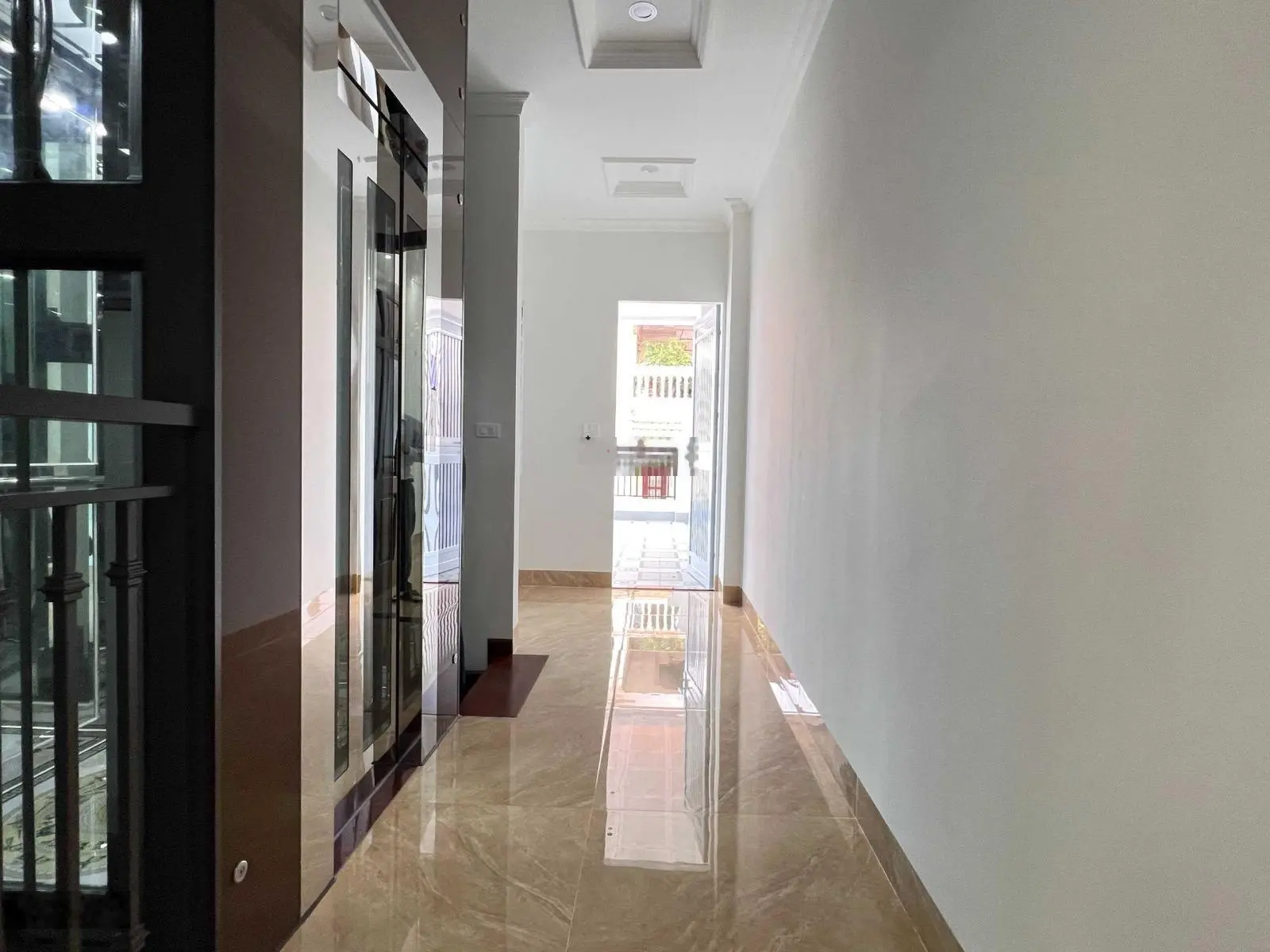 Kinh doanh sầm uất, ô tô 7 chỗ, thang máy xịn sò, đẹp long lanh 56m2 5 tầng Xuân La Tây Hồ, 11 tỷ
