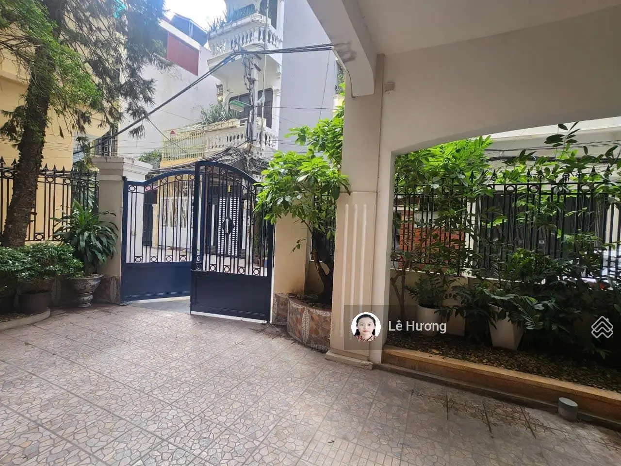 Biệt thự siêu vip - lô góc 3 mặt thoáng - gara ô tô đỗ cửa - 40m ra phố - sổ đẹp.