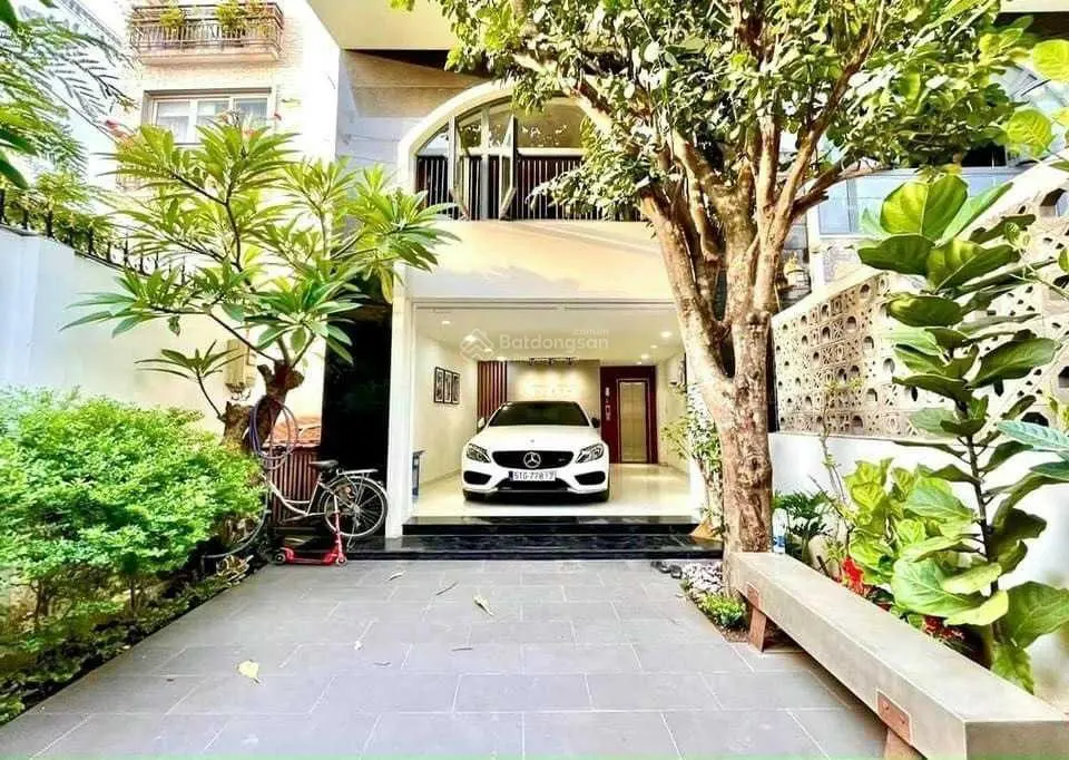 Bán nhà mặt tiền đường Nguyễn Khuyến, Bình Thạnh. DT 5 x 16m. 5 tầng + thang máy. Giá chỉ 10,8 tỷ