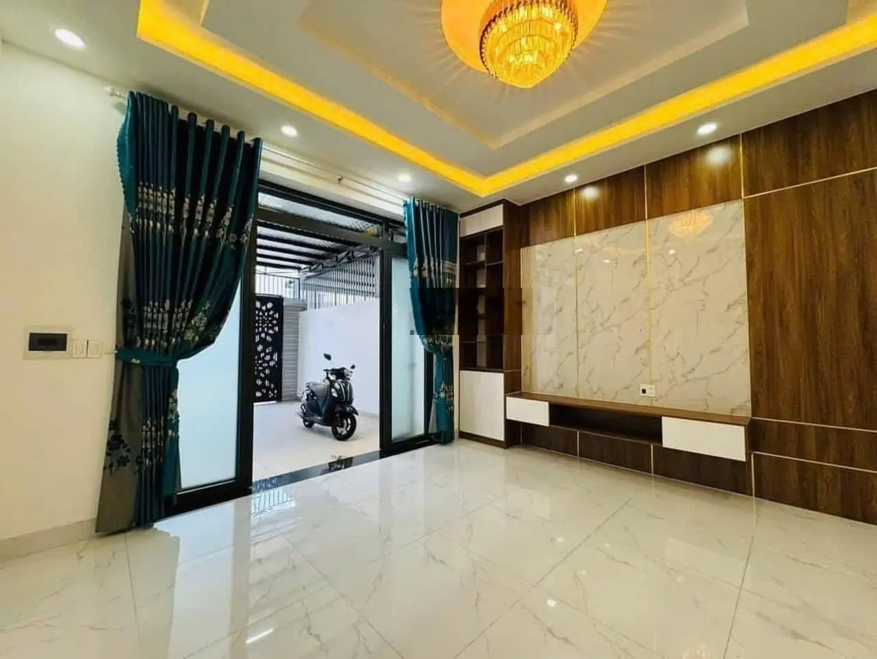 Bán nhà ngay chợ Bình Chánh - SHR - DT 80m2