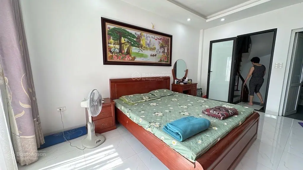 Bán đất tặng nhà 3 tầng 65m2 nhà Thạch Bàn - gần đường Cổ Linh - gần chợ - gần trường học các cấp
