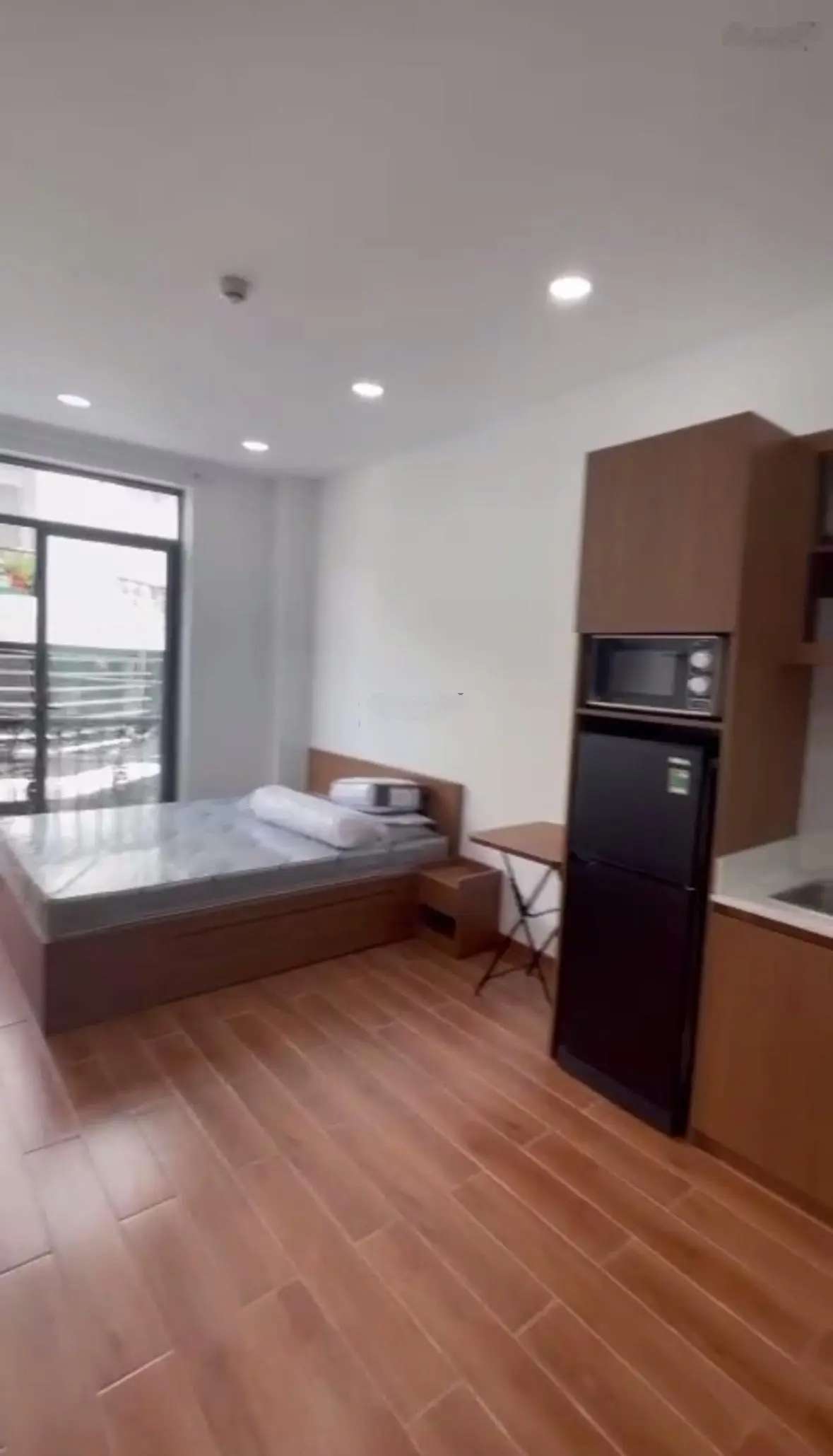 4x10m, 4 lầu, nhà đẹp hẻm 6m Huỳnh Văn Bánh, gần ngã tư Lê Văn Sỹ, giá 9.5 tỷ