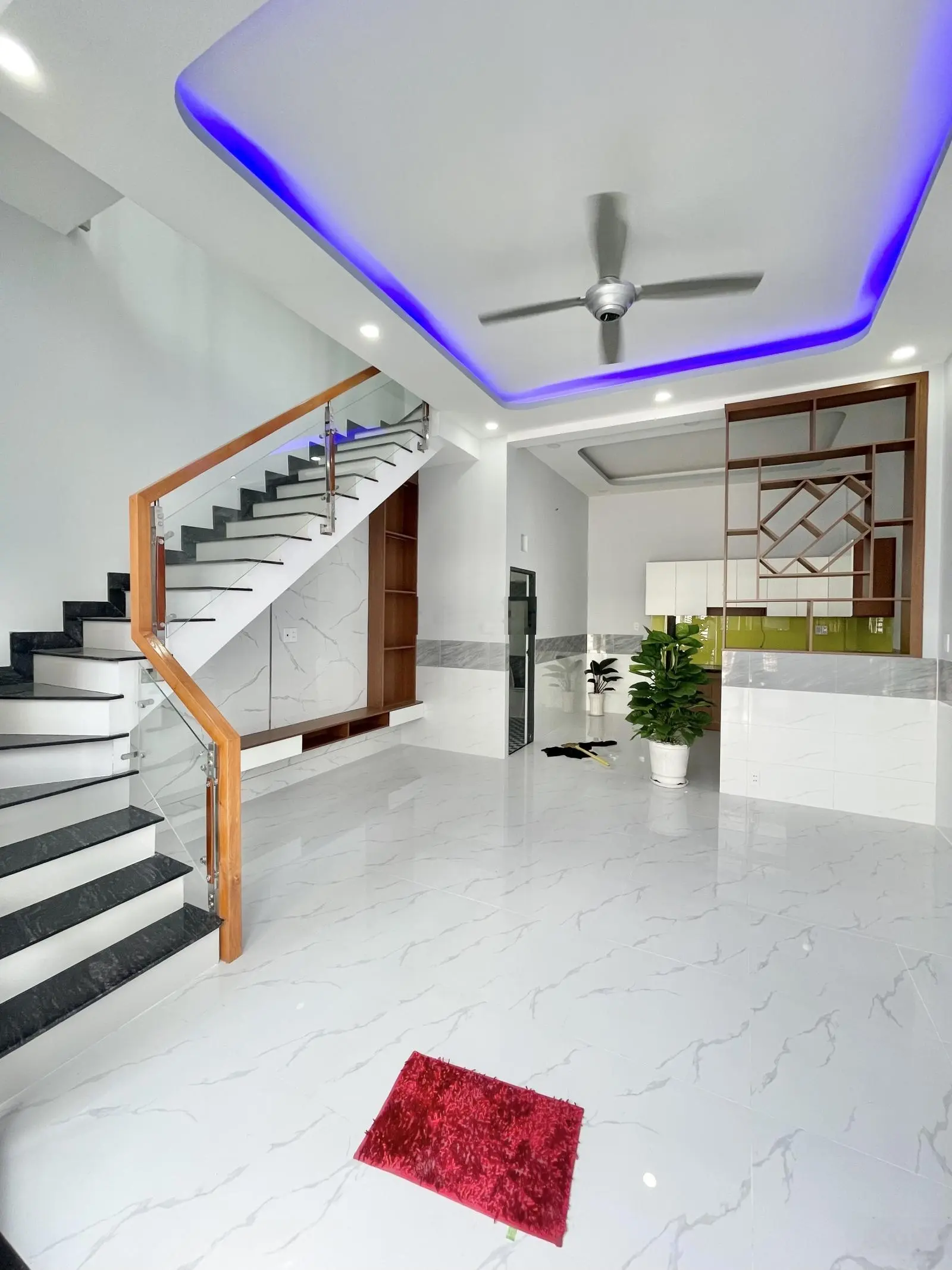 Cần bán nhà mới hoàn thiện ngang 5M ngay đường nguyễn đức thiệu phường dĩ an vào 1 sẹc tới nhà