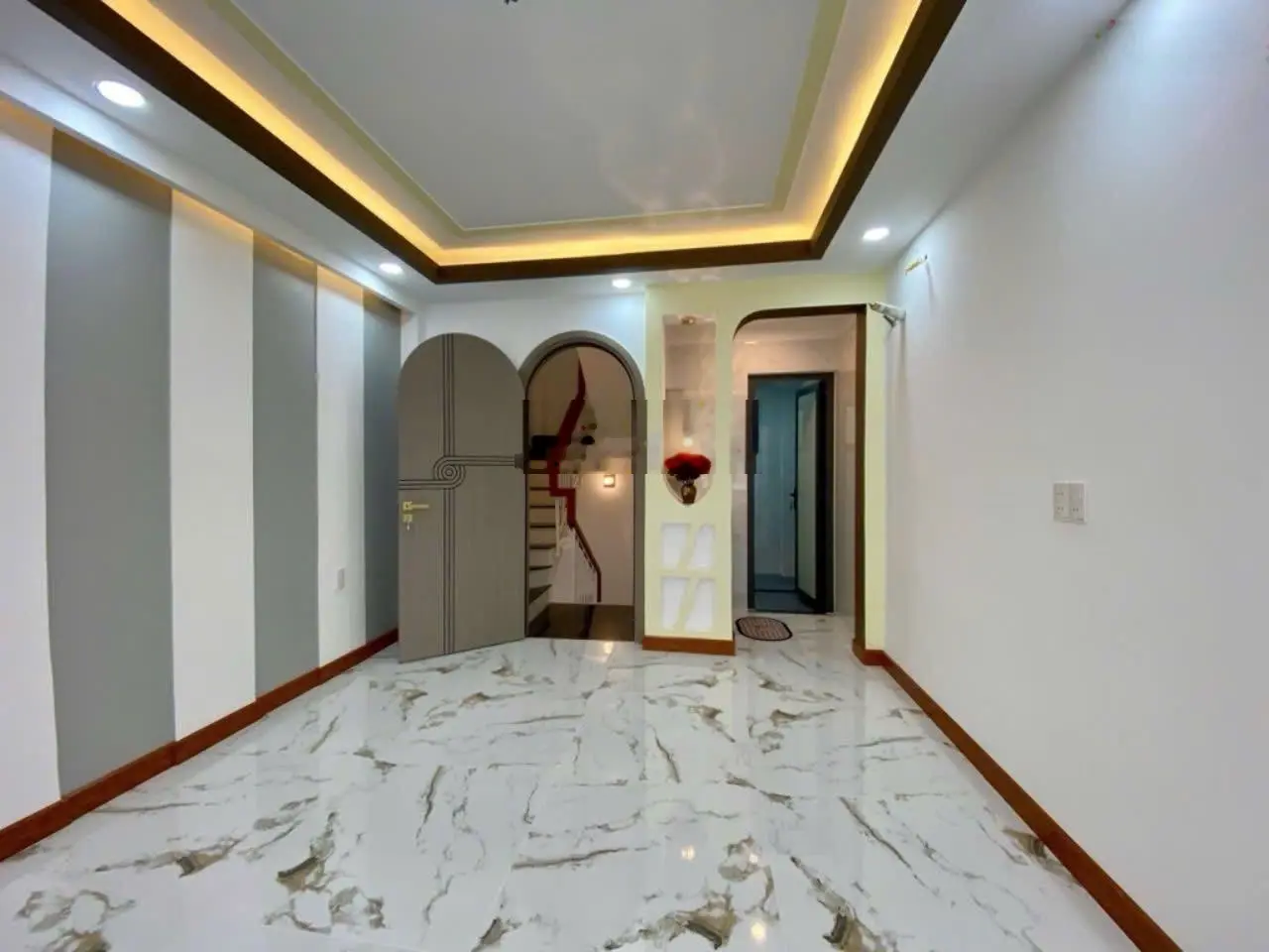 Bán nhà riêng quận 10 HXH Thành Thái 5 tầng 52m chỉ 10.3 tỷ, lh: 0907 082 ***