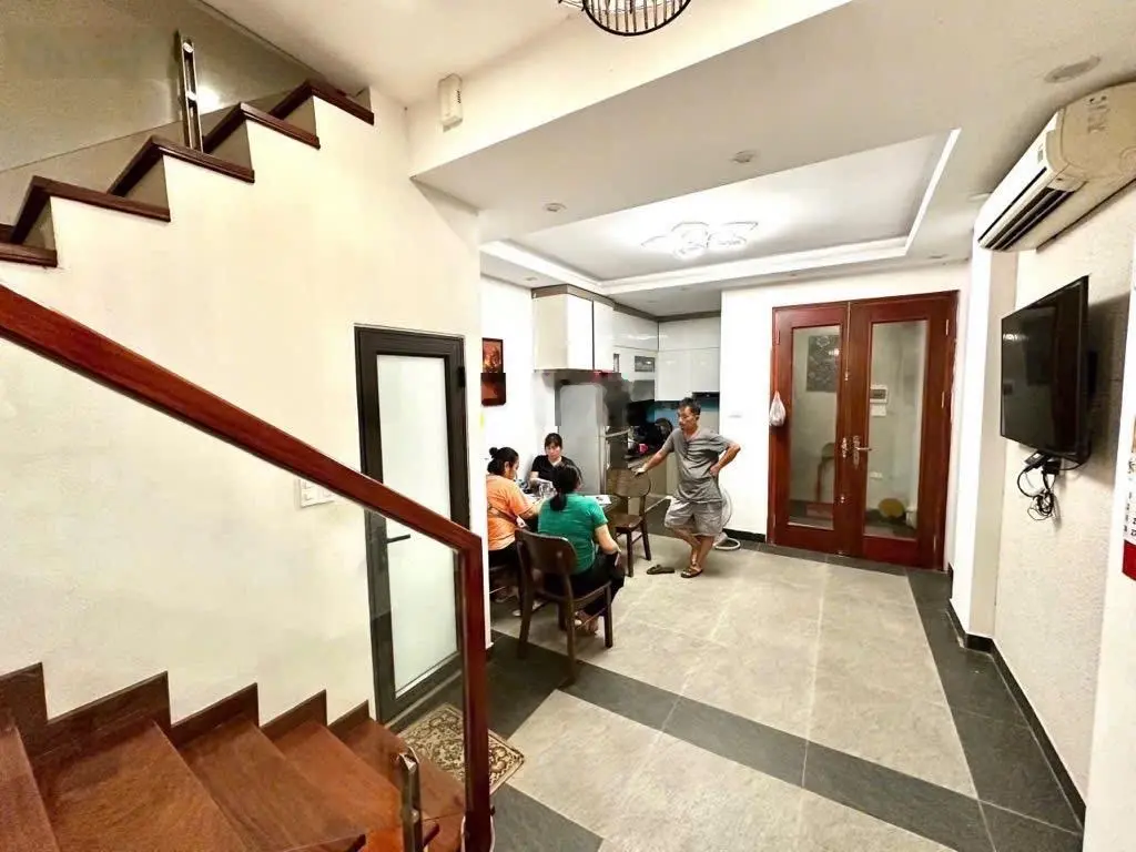 Cực hiếm- ô tô đỗ cổng , ngõ cực nông, ngày sau Big C Long Biên, nhà dân xây đẹp, tặng nội thất