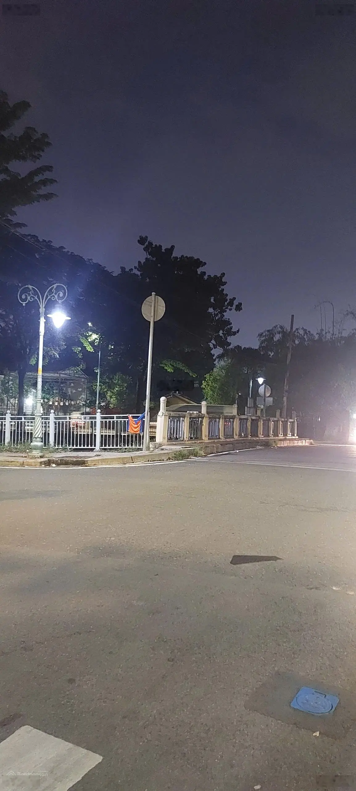 Bán đất lớn. CN: 3850m2. 3 mặt tiền đường Kênh Tân Hoá. DT: 39x100m. Giá: 250 tỷ còn thương lượng
