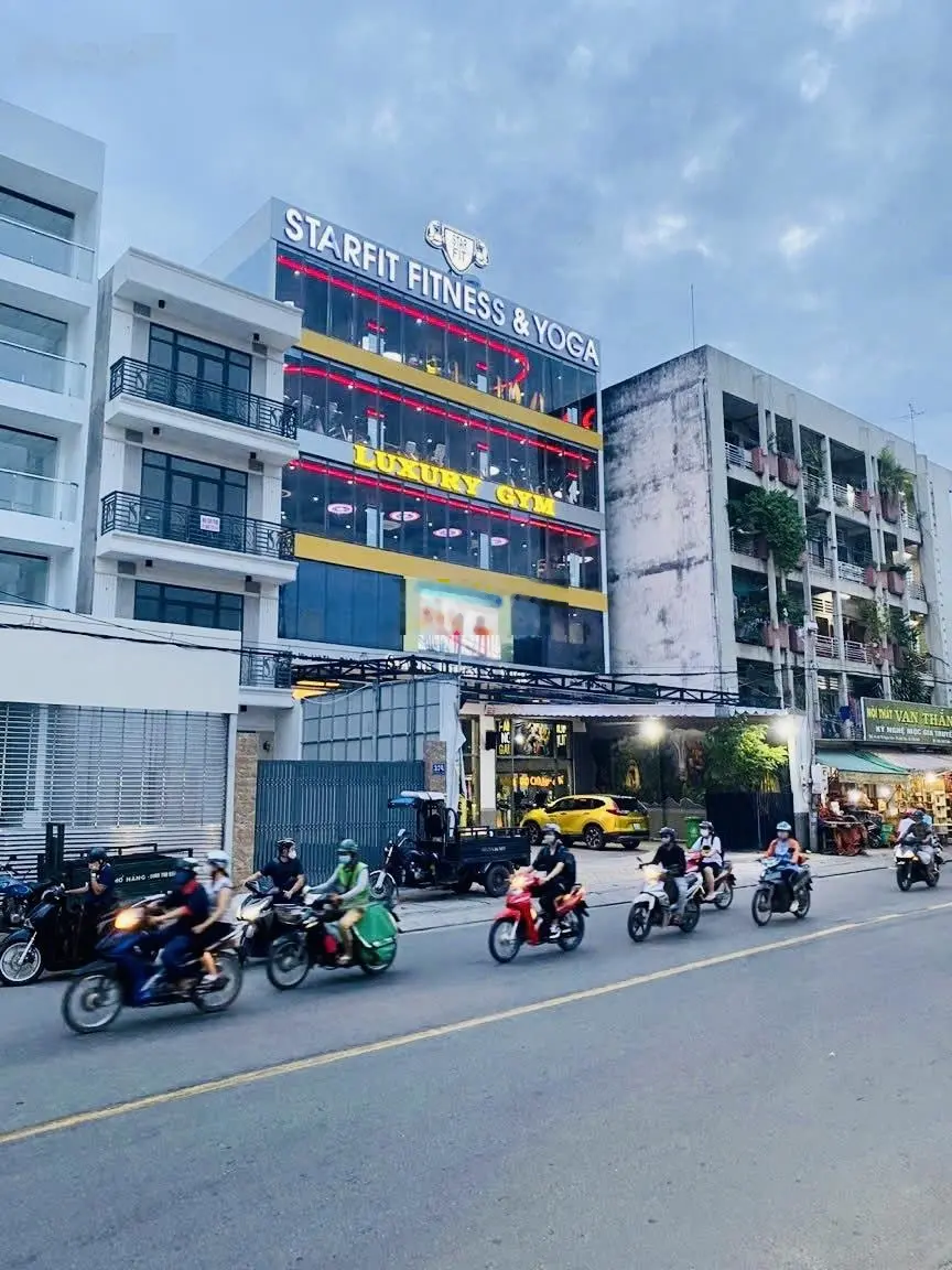 Bán nhà mặt tiền Nguyễn Thị Minh Khai, Quận 3. DT: 20m x 15m. Kết cấu: 1 hầm + 9 tầng. 88 tỷ