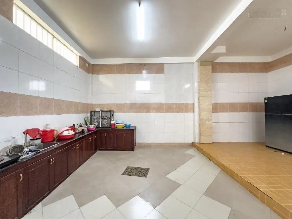 Nhà kiểu biệt thự, 11 x 35m, hẻm xe tải, thị trấn Hóc Môn chỉ 12, x tỷ